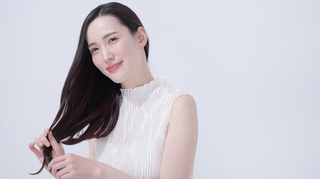 髪の毛が綺麗なロングヘアの女性