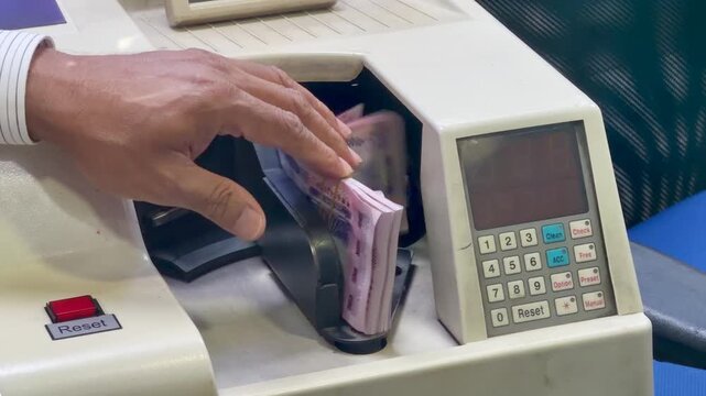 Bangladeshi Taka Banknotes Counting in Electronic Money Counting Machine