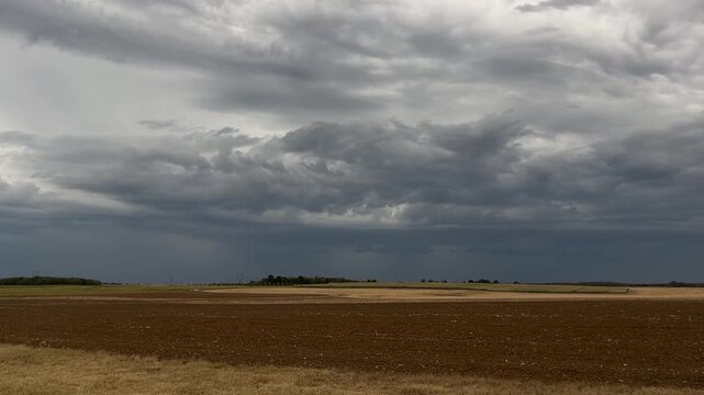 Impact de foudre lors de l'orage du 24 ao&ucirc;t en Loir-et-Cher avec une superbe structure
