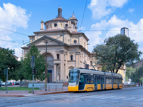 tram in milano italy