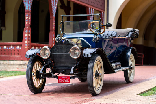 Blue 1914 Maxwell Model 35-4 vintage touring oldtimer car with closed hood, acetylene headlights and California Horseless Carriage plate, front 3/4 view, Palic, Serbia, Jul 5, 2026