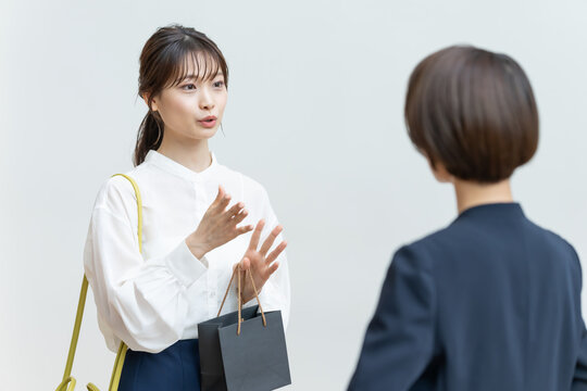女性　接客