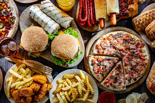 Foods enhancing the risk of cancer. Junk food