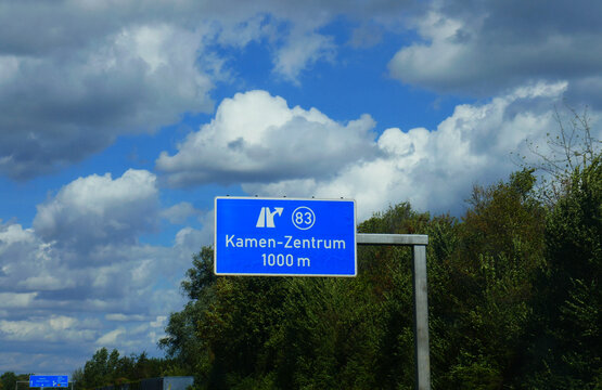 Autobahnschild Ausfahrt Kamen-Zentrum 83