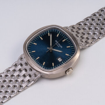 Patek Philippe quartz watch, model Beta 21, reference 3587_2G, 18kt white gold case with integrated bracelet and blue dial. Milan, Italy, September 13, 2025.