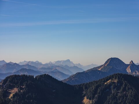 Alpine panorama, view from the Taubenstein to the Brandenberg Alps, Wetterstein, Zugspitze, Risserkogel and Blankenstein, Mangfall mountains, Spitzingsee, Upper Bavaria, Bavaria, Germany