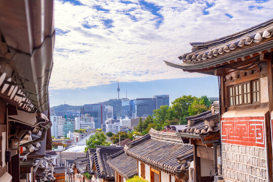 The most beautiful Viewpoint bukchon hanok village,
panoramic, tourist attractions in the city park of seoul City,
 Asia business concept image,panoramic modern cityscape building in korea. 