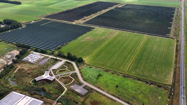 Aerial view of The 50 MW Oosterwolde solar park and adjacent SinneWetterstof facility, developed to convert solar power into green hydrogen and reduce grid congestion.