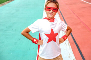 Young boy in superhero costume posing confidently on a sports court © Rawpixel.com