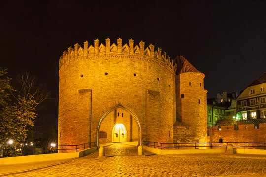 Poland, Warsaw, Warsaw Barbican at night