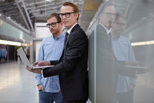 Germany, Cologne, Men with laptop at airport