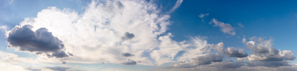 Obraz premium Panoramic view of a cloudy sky background