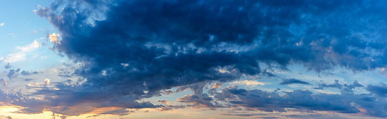 Obraz premium Panoramic view of a cloudy sky background