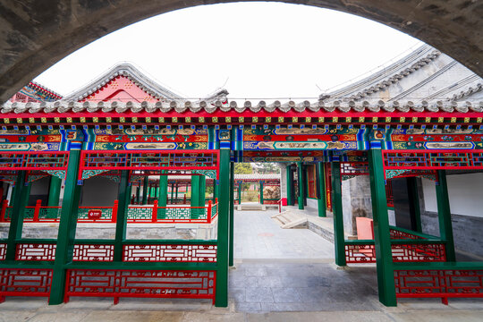 Beihai Park is located in Beijing, China.
