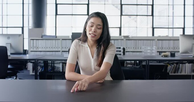 Close up of people talking to the camera, businesswoman sitting at desk in modern office, explaining