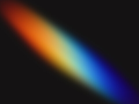 Prismeneffekt mit farbigem Lichtspektrum auf schwarzem Hintergrund