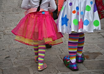 Naklejka premium Native kids with colorful costumes participating at the annual parade Día de los Locos in San Miguel de Allende Guanajuato, Mexico.