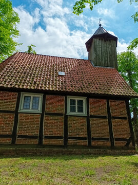 Historische Fachwerkkirche in Gallin in Mecklenburg-Vorpommern
