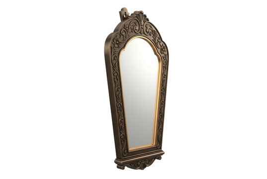 Uno specchio da parete vintage con una cornice in legno intagliato riccamente decorata e dettagli dorati, caratterizzato da una forma ad arco elegante e un design classico isolato su sfondo bianco.
