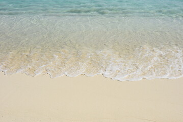 Waves breaking the beach © ash4482