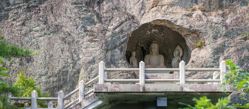 대한민국 경북 군위, 군위삼존석굴, 국보 제109호