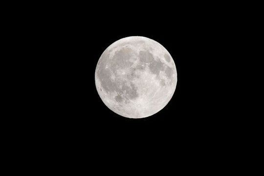 Full moon in a nigh sky