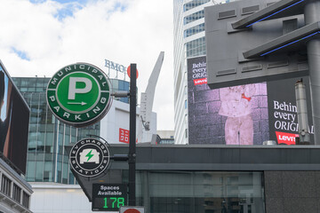 Obraz premium Toronto Parking Authority Green P Carpark 34, with entrance located near the corner of Victoria St and Dundas St E, incl digital billboards facing Sankofa Square