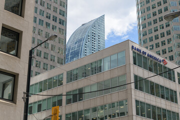 Obraz premium exterior of 181 Bay St, Brookfield Place complex, featuring a Bank of America (BofA Securities), with view of L-Tower and other office buildings, Toronto