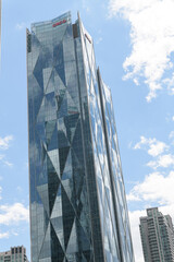 Obraz premium reflection of cloudy sky on the diamond pattern facades of CIBC Square (141, 81 Bay St), Toronto
