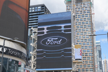 Obraz premium digital billboard featuring ad for Ford Motor Company (Canada) at Sankofa Square, Toronto