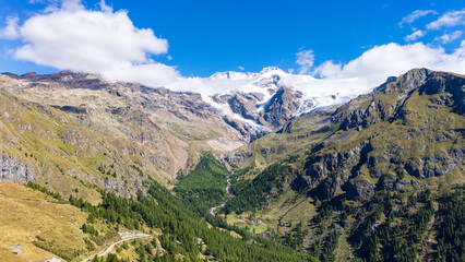 Fototapeta premium Il Monte Rosa e la valle del Lys e Gressoney dal colle del Rothorn