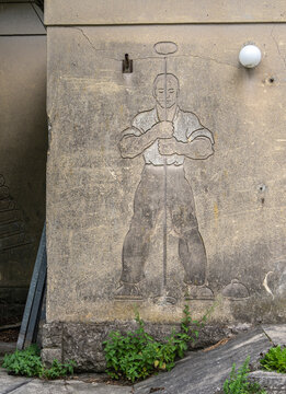 Geb&auml;ude der ehemaligen Waschkaue mit Reliefs von Arbeitergestalten im Museumspark R&uuml;dersdorf, Brandenburg, Deutschland