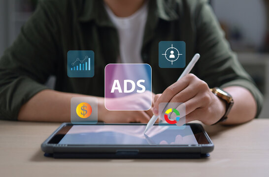 digital marketing concept Marketers analyze online advertising campaigns and performance indicators. Advertise on websites and social media Banner advertising on the internet.