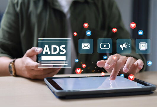 digital marketing concept Marketers analyze online advertising campaigns and performance indicators. Advertise on websites and social media Banner advertising on the internet.