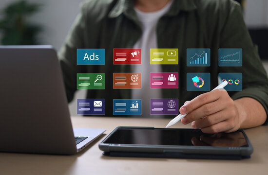 digital marketing concept Marketers analyze online advertising campaigns and performance indicators. Advertise on websites and social media Banner advertising on the internet.
