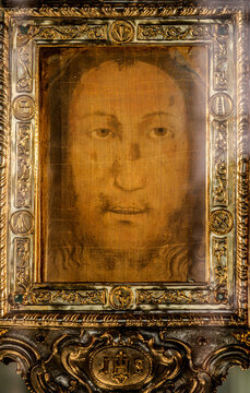 Manoppello, Abruzzo. The Holy Face 0826
