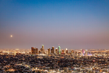 Obraz premium scenic view to Los Angeles by night
