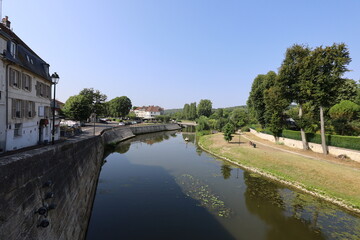 Fototapeta premium La rivière l'Oise, ville de l'Isle Adam, département du Val d'Oise, France