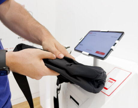 self checkout systems in  retail stores,Barcode scanner,Self checkout machine
