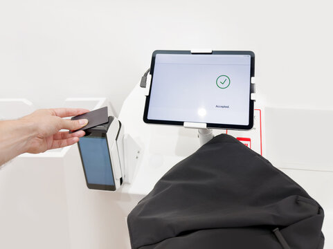 self checkout systems in  retail stores,Barcode scanner,Self checkout machine