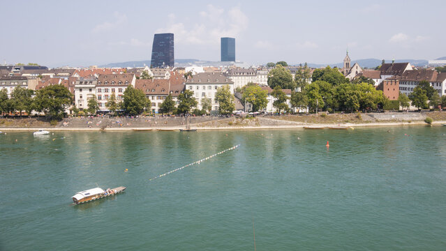 B&acirc;le est une ville de Suisse travers&eacute;e par le Rhin et chef-lieu du canton de B&acirc;le-Ville