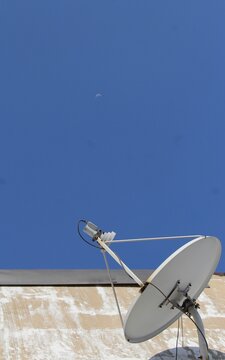 parabola on wall