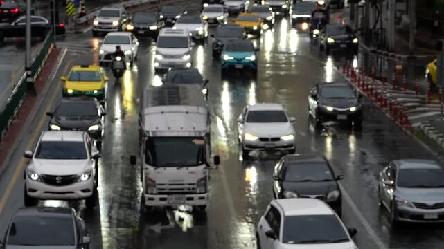 Traffic in rain 
