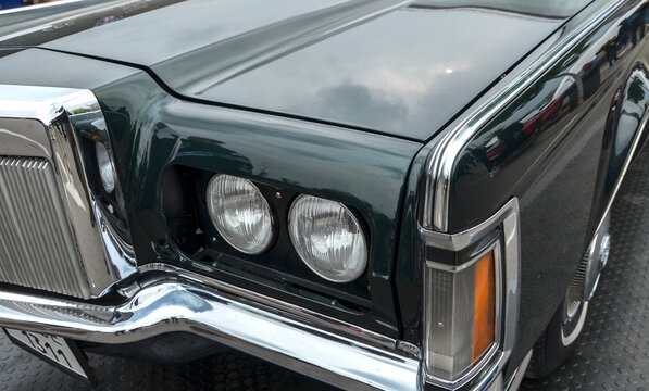 Classic Lincoln Continental Mark III front fascia with prominent chrome grille and round headlights, symbolizing iconic 1970s American luxury and elegance