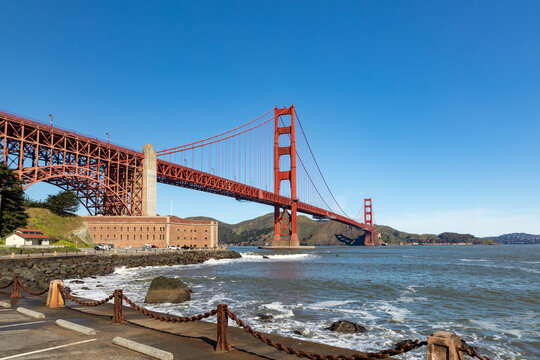golden gate bridge seen from Fort point