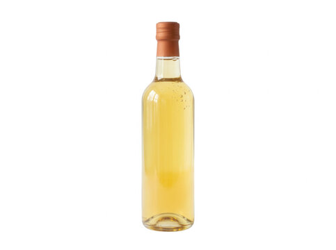 Bottiglia di vetro trasparente contenente vino bianco o aceto di mele, isolata su sfondo bianco, ideale per progetti di design culinario, etichette di prodotti alimentari e pubblicit&agrave; gastronomica.