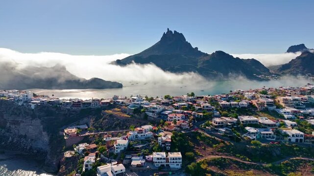 San Carlos, Tetakawi entre la neblina