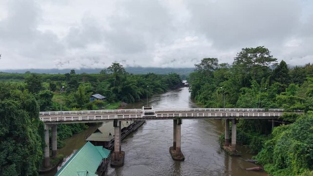 クウェー川の空撮・カーンチャナブリー　เดอะ ฟอร์ เรสท์ รีสอร์ท　River Kwai, Kanchanaburi, Drone shooting