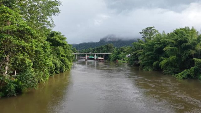クウェー川の空撮・カーンチャナブリー　เดอะ ฟอร์ เรสท์ รีสอร์ท　River Kwai, Kanchanaburi, Drone shooting
