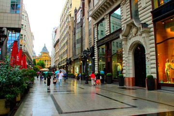 Fototapeta premium BUDAPEST, HUNGARY - AUGUST 30, 2025: Fashion Street. One of the city's most famous shopping thoroughfares, renowned for its historic architecture, pedestrian-only atmosphere, and premium brands